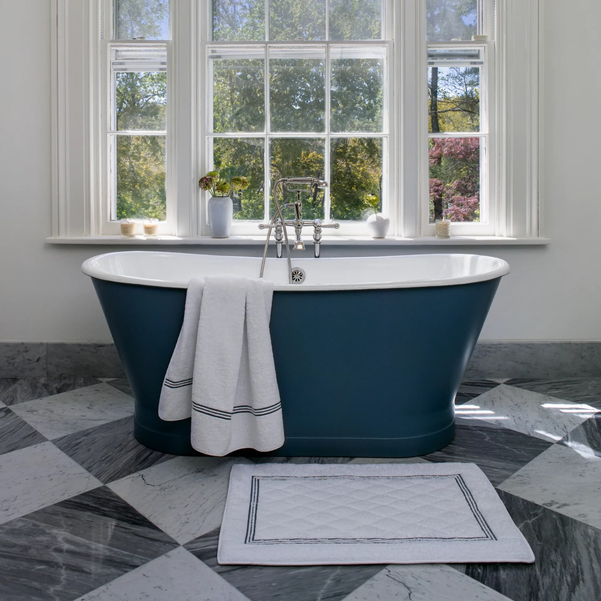 Frette Triplo Bourdon Towel and Bathmat in a luxury bathroom